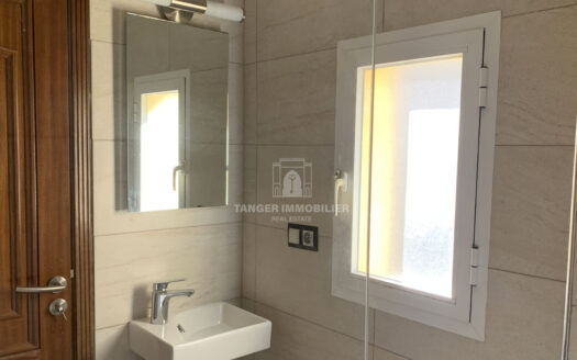 Bel appartement semi-meublé en centre-ville (Tanger)