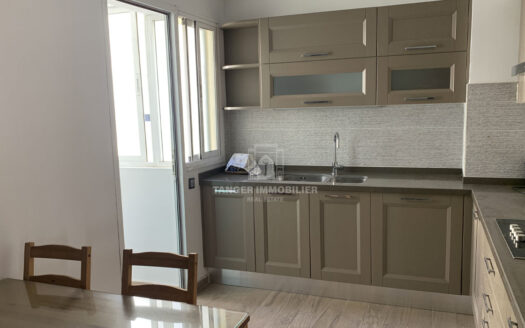 Bel appartement semi-meublé en centre-ville (Tanger)